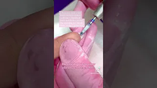 ❗️Don’t skip this step❗️ Cleaning under the natural nail during a full service