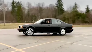 1990 BMW 525i 5speed - drifting in the wet