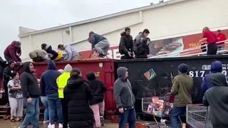 Over 250 people fight over discarded food at Austin H-E-B, constable says