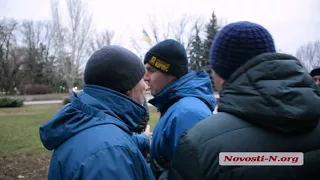 Видео "Новости-N":  В Николаеве активисты чуть не подрались из-за палатки "Батьківщина"