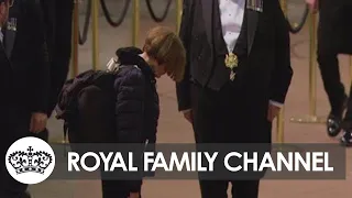 Last Person in Queue Pays Respects at Queen's Lying-in-State