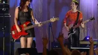 Go-Go's - We Got The Beat (Live in Central Park '01)