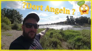 Fluss Angeln mit Köderfisch und Wurm im Herbst