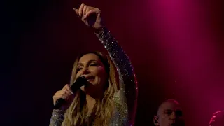 Despina Vandi - Ti Kano Moni Mou / Ipofero LIVE