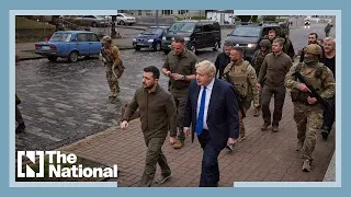 Boris Johnson and Volodymyr Zelenskyy take a walk in central Kyiv