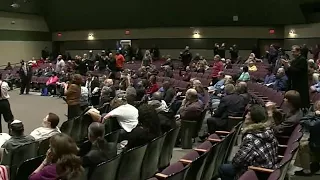 Warren residents fight over Mayor Jim Fouts at City Council meeting