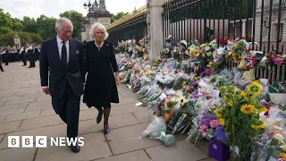 King Charles III meets crowds outside Buckingham Palace – BBC News