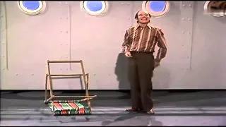 Ken Wilson, deckchair skit / Liegestuhl-Sketch / клоунада с шезлонгом , 1976