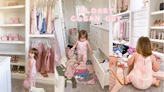 ORGANIZING MY CLOSET WITH A TODDLER!👚CLOSET CLEAN OUT VLOG!👡