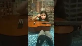 Четырёхлетняя девочка играет нирвану на гитаре удивила всех!!!! Smells Like Teen Spirit!!!
