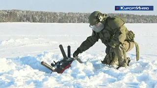 Сапёры взорвали морскую мину на льду у посёлка Молодёжное