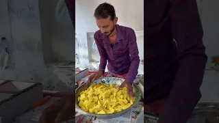 man selling bes khaman 😍 in india 😍 #shorts #khaman #recipe