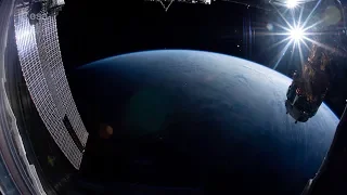 Space Station 15 Minute Time-lapse Travels Around Earth Twice!