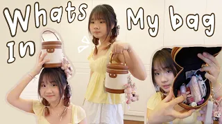 (eng) what's in my everyday bag☆〜essential makeup items, cute keychains...