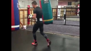 LOMACHENKO ON THE HEAVYBAG