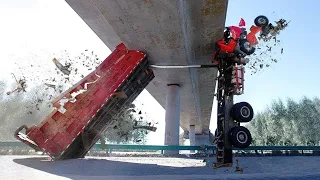 TOTAL IDIOTS AT WORK! Top Dangerous Moments of Truck & Machines Fails Compilation