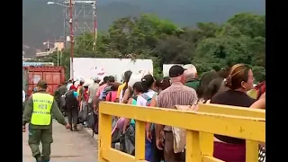 A la fuerza cruzaron miles de venezolanos el puente fronterizo Simón Bolívar | Noticias Caracol