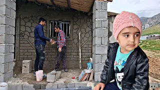 Plastering of the facade of a nomadic house with his daughter