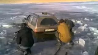 fun fishing ! so guys I fish in the winter !!! приколы на рыбалке ! так мужики рыбачат зимой