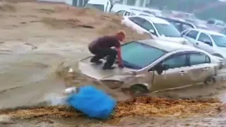 Desert has turned into rivers! Severe flooding in Oman