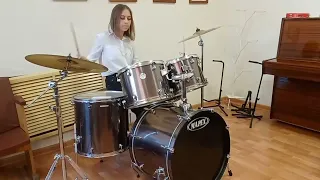 Лукьянчук Вероника. ДМШ 1,1 - ый класс ( ударные инструменты).Maneskin - "Moriro da re" (drum cover)