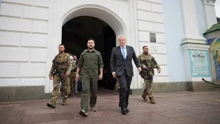 Володимир Зеленський і Борис Джонсон відвідали Свято-Михайлівський Золотоверхий монастир у Києві