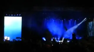 The Killers sing Dont look back in anger @ V Festival 2012