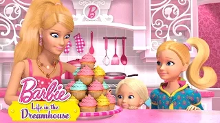 Cupcakes para dar e vender 🧁💖 | Barbie Life In The Dreamhouse | Desenho da Barbie Em Português