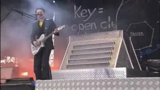 Muse - Time is Running Out live @ Rock Am Ring 2004 [HD]