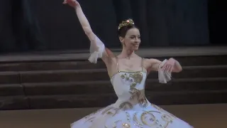 Ekaterina Krysanova in ballet Raymonda