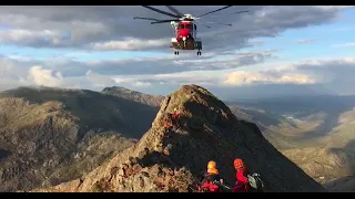 Moment rescue helicopter saves family stranded on Snowdon