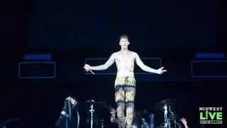 MGK (MACHINE GUN KELLY) : INVINCIBLE - LIVE PERFORMANCE