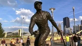 Pirates broadcasters discuss Clemente day