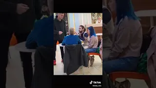 УГАДЫВАЕТ ИМЕНА ЛЮДЕЙ ВСЕ В ШОКЕ!