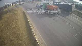 На Полтавском шоссе грузовик устроил тройное ДТП