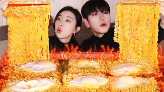 SUB)찐남매 찐텐션 얼큰한🔥열라면 먹방🔥Spicy Yeol Ramyeon & kimchi mukbang with My Younger Brother