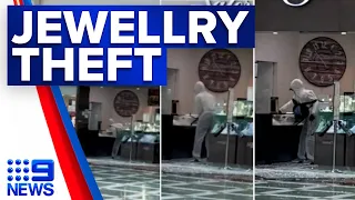 Footage shows jewellery heist in brazen daylight robbery | 9 News Australia