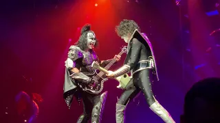 I Was Made For Loving You (LIVE) - KISS (End of the Road World Tour)