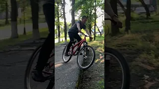 Техничный дроп на mtb #bmx #mtb #бмх #мтб #dirt #ride #велосипед #прыжок