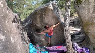 La Narine (assis) (Fb 6a) - Roche aux Sabots - Fontainebleau