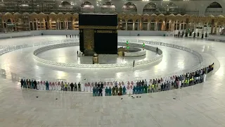 Several dozen worshippers pray in Mecca for start of ramadan under lockdown | AFP