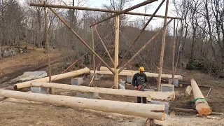 Building Off Grid Log Cabin - Ep 11 / Lift Works And The First Logs Are In Place
