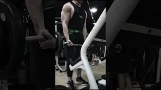 160lb man nearly explode his biceps doing 133lbs strict curls for 3 solid clean reps