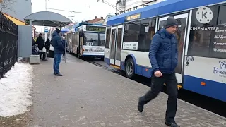 Движение троллейбусов через Бульвар Космонавтов. Отстой троллейбусов на остановке спорт школа
