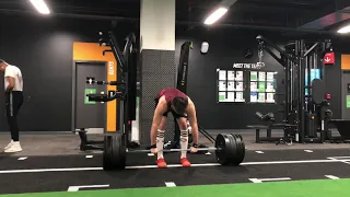 Maxing out on Conventional Deadlift (240kg/529lbs)