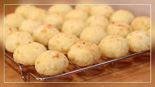 PÃO de QUEIJO Homemade CROCANTE | Brazilian CHEESE Bread (Yucca Bread)