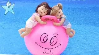 Ani y Ona SUPER DIVERSIÓN en la piscina y en la playa