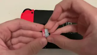 How to insert a MICRO SD in a Nintendo Switch