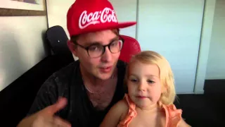 Dad & 2 Yr Old sing Lion King's HAKUNA MATATA