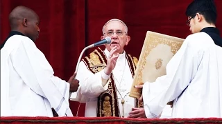 Pope Francis prays for refugees all over the world in Christmas Day message